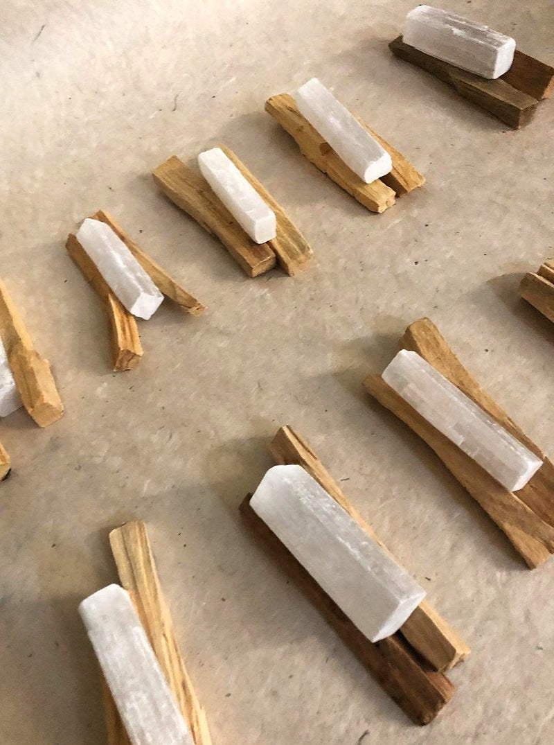 Palo Santo Wood Pinner 2 stk. + Selenittlrystall