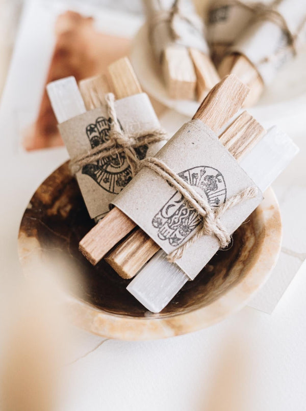 Palo Santo Wood Pinner 2 stk. + Selenittlrystall